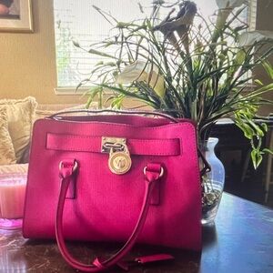 Michael Kors fuchsia pink Hamilton women’s shoulder bag.